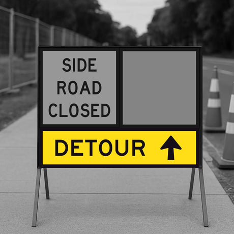 Detour sign indicating 'Side Road Closed' with an arrow pointing upwards.